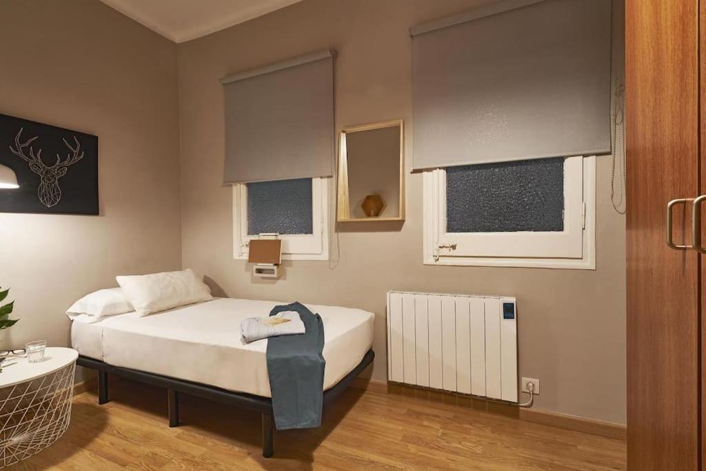 Magnificent 4 Bedroom Apartment In Eixample Barcellona Esterno foto