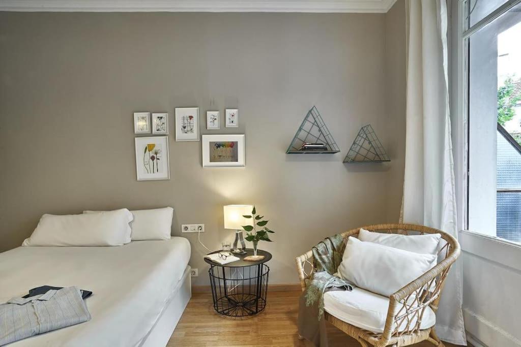 Magnificent 4 Bedroom Apartment In Eixample Barcellona Esterno foto