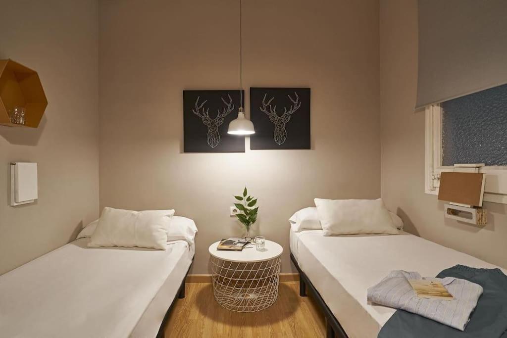 Magnificent 4 Bedroom Apartment In Eixample Barcellona Esterno foto