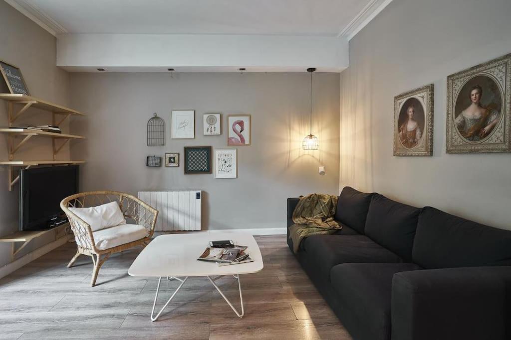 Magnificent 4 Bedroom Apartment In Eixample Barcellona Esterno foto