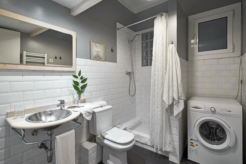 Magnificent 4 Bedroom Apartment In Eixample Barcellona Esterno foto